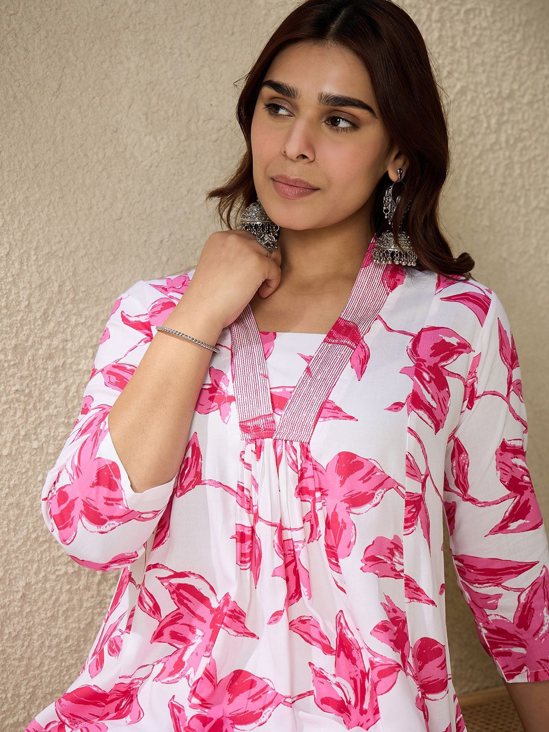 Dhiyona IE Floral Printed V Neck Panelled A-Line Kurta