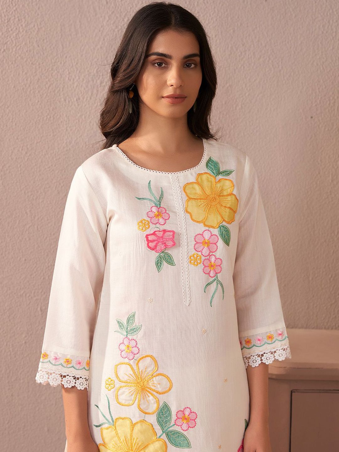 Women Floral Embroidered Regular Thread Work Kurta with Trousers & With Dupatta