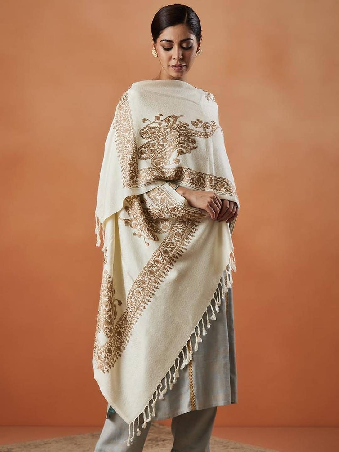 Dhiyona PA Nargis Aari Paisley Embroidered Shawl