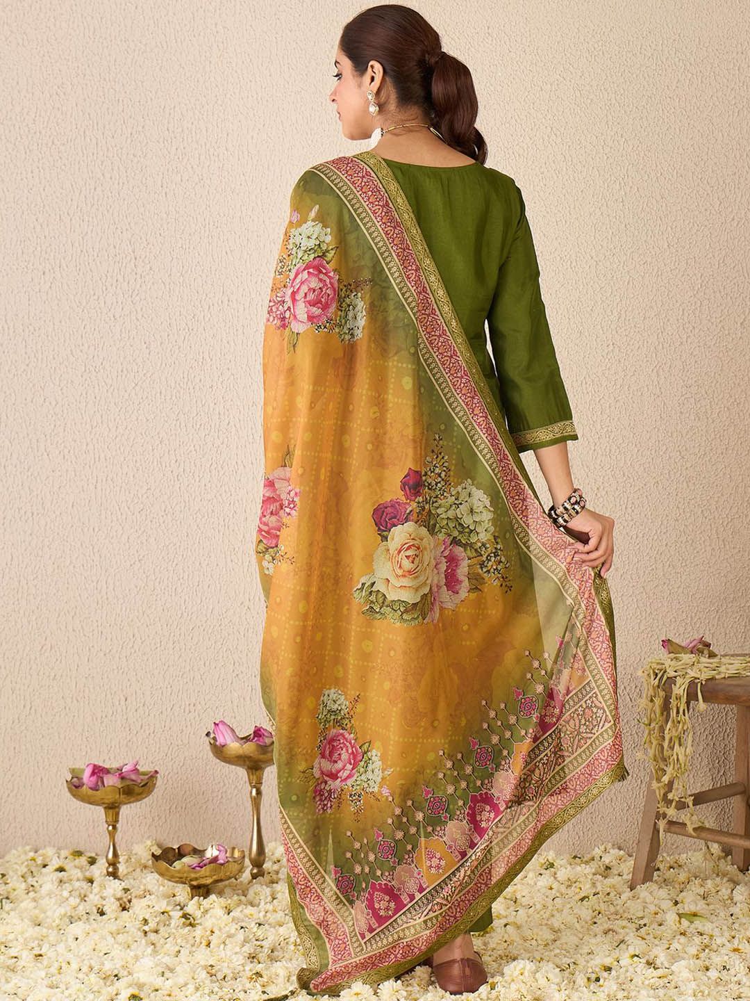 Floral Printed Round Neck Kurta With Trousers & Dupatta