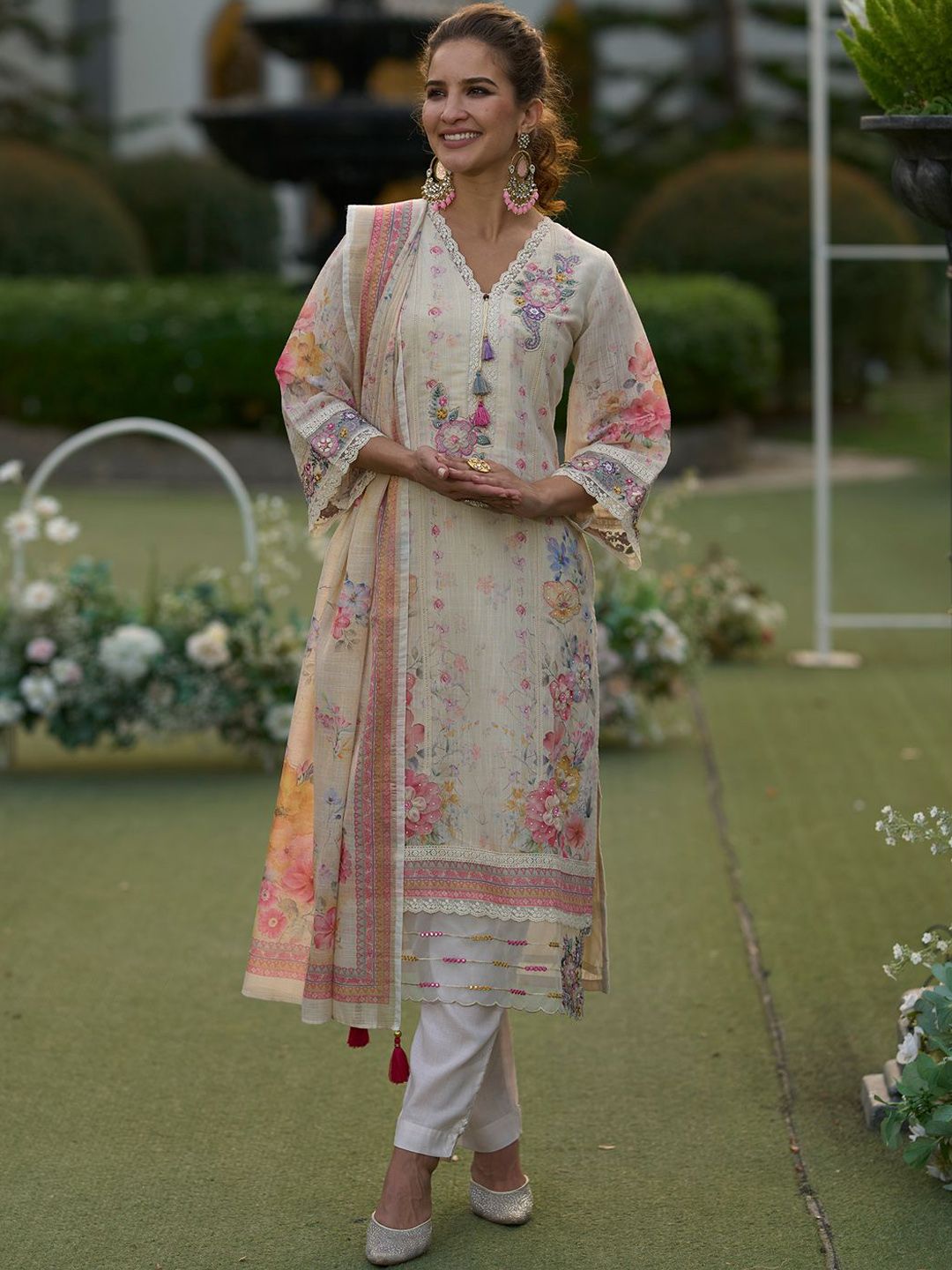 Women Floral Embroidered Linen Kurta with Trousers & Dupatta