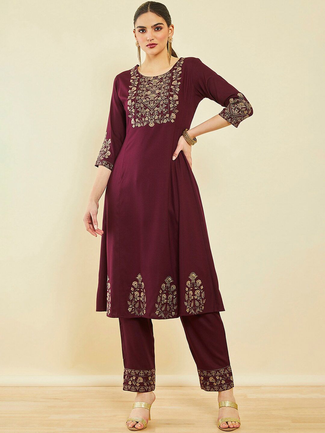 Dhiyona SO Women's Floral Embroidered Thread Work Kurta With Trousers