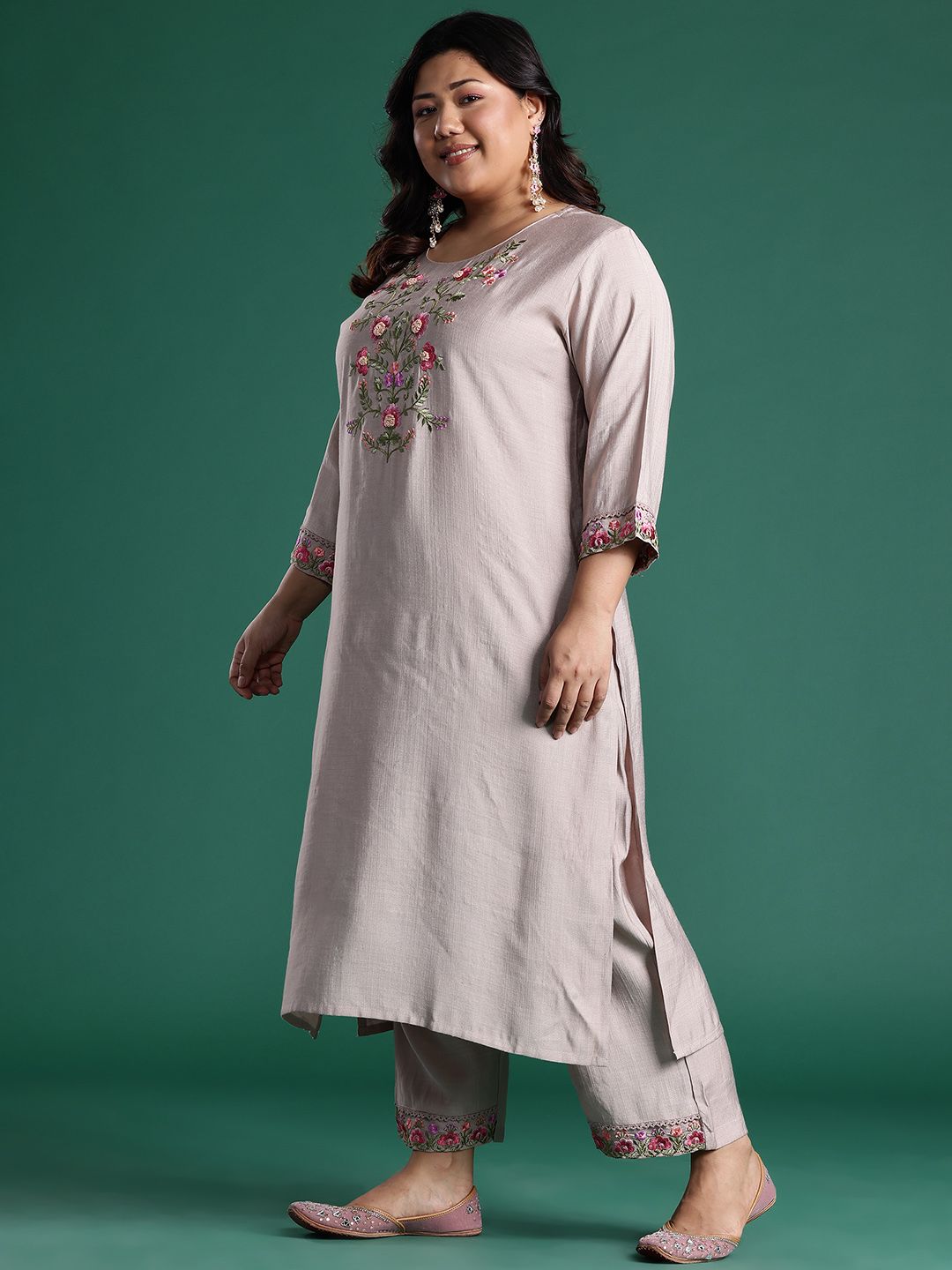 Floral Embroidered Regular Thread Work Round Neck Kurta with Trousers & Dupatta