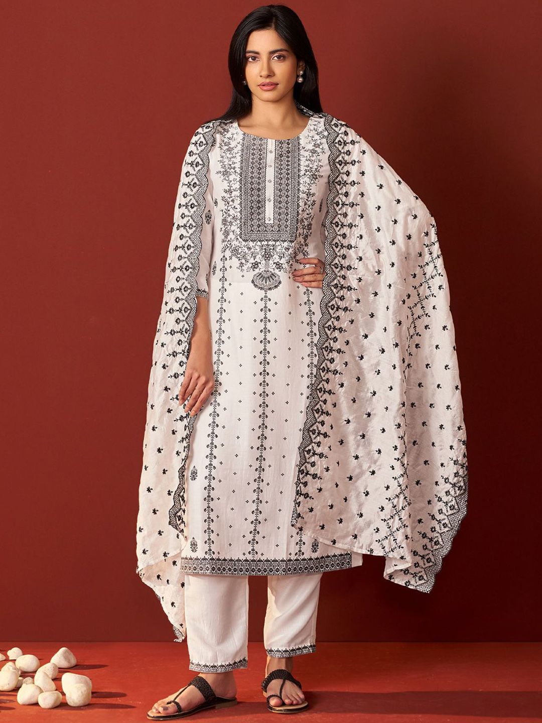 Dhiyona IE Women Ethnic Motifs Woven Design Kurta with Trousers & Dupatta