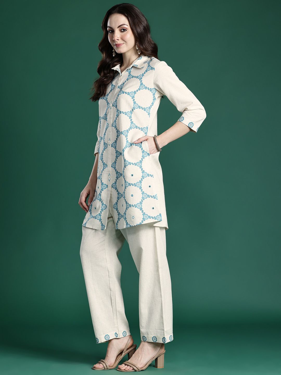 Women Floral Printed Regular Kurti with Trousers