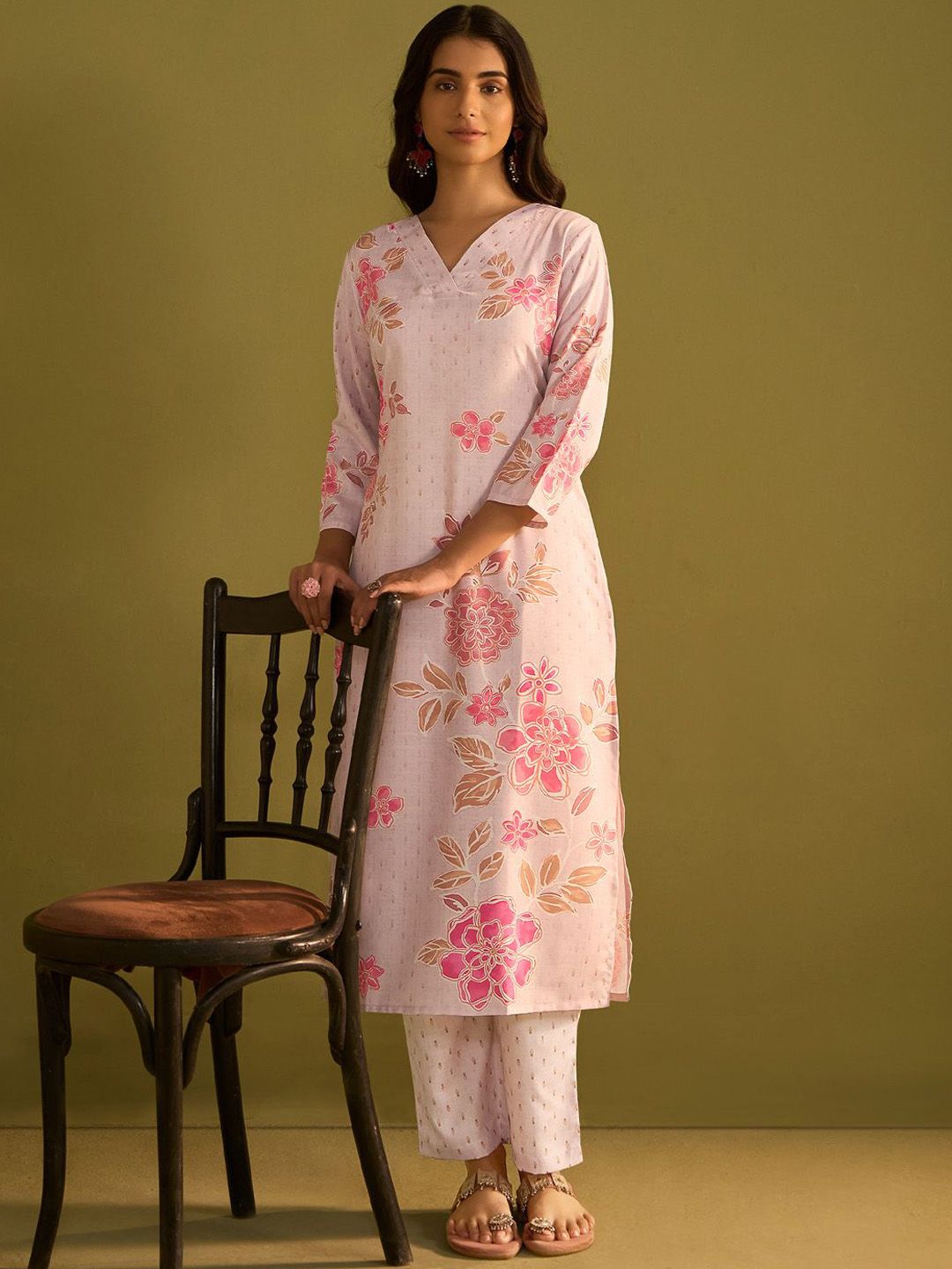 Dhiyona IE Women Floral Printed Regular Kurta with Trousers