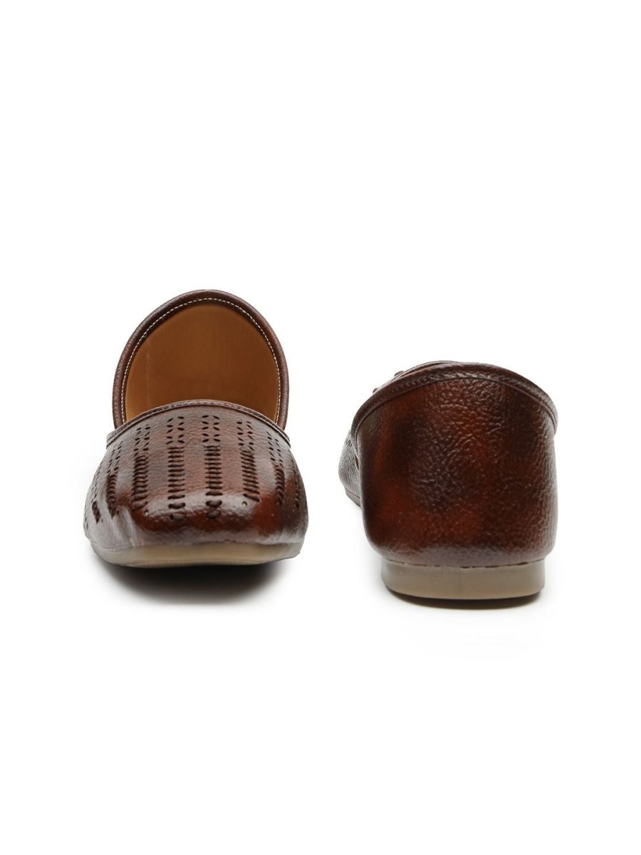 Dhiyona AK Women Solid Ballerinas Flats
