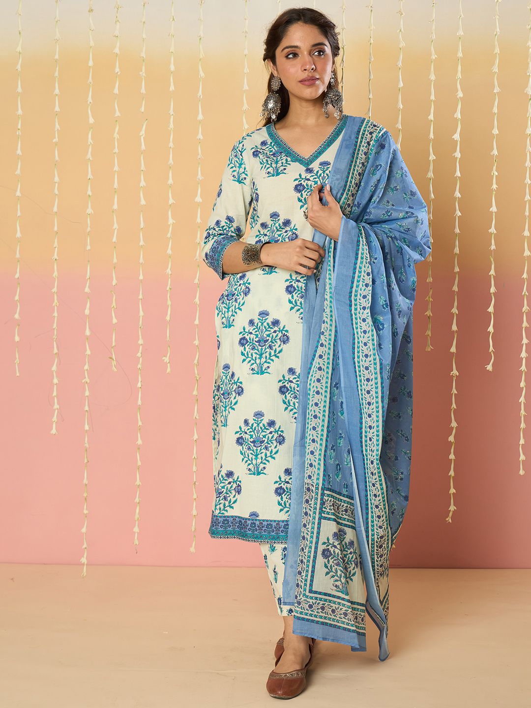 Women Floral Printed Regular Pure Cotton Kurta with Trousers & With Dupatta