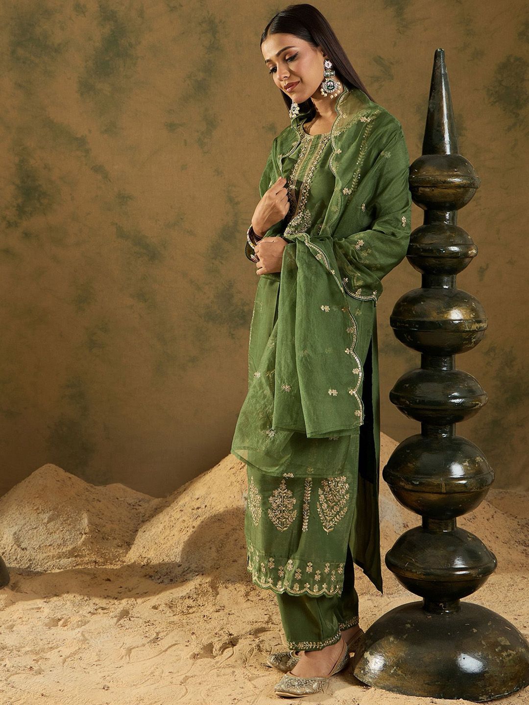 Dhiyona IE Women Ethnic Motifs Embroidered Regular Gotta Patti Kurta with Trousers & With Dupatta