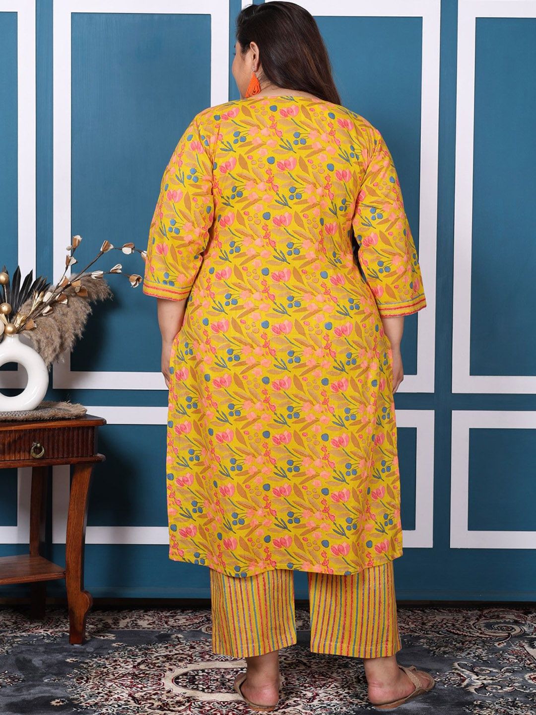 Dhiyona KL Plus Size Floral Printed Pure Cotton Straight Kurta with Palazzos & Dupatta