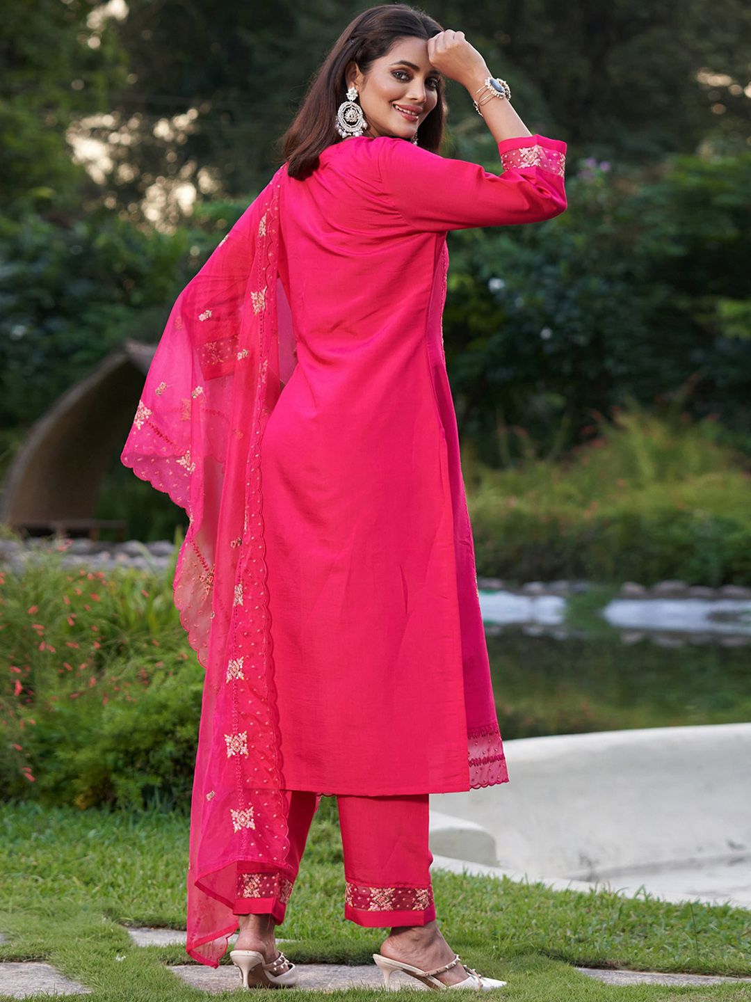 Dhiyona IE Floral Embroidered Regular Thread Work Kurta With Trousers & Dupatta
