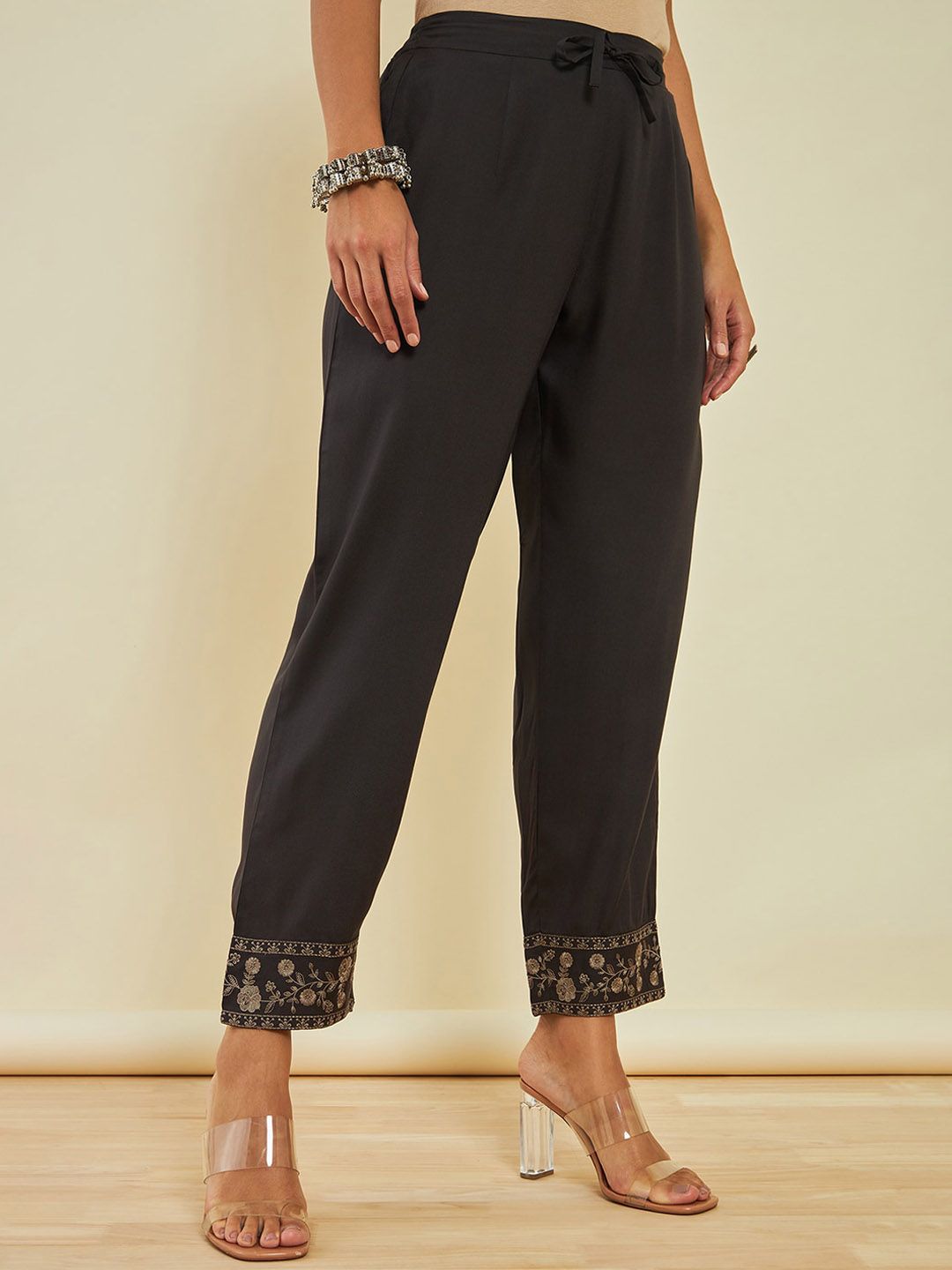 Dhiyona SO Women's Floral Embroidered Sequinned Kurta With Trousers
