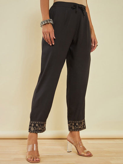 Dhiyona SO Women's Floral Embroidered Sequinned Kurta With Trousers
