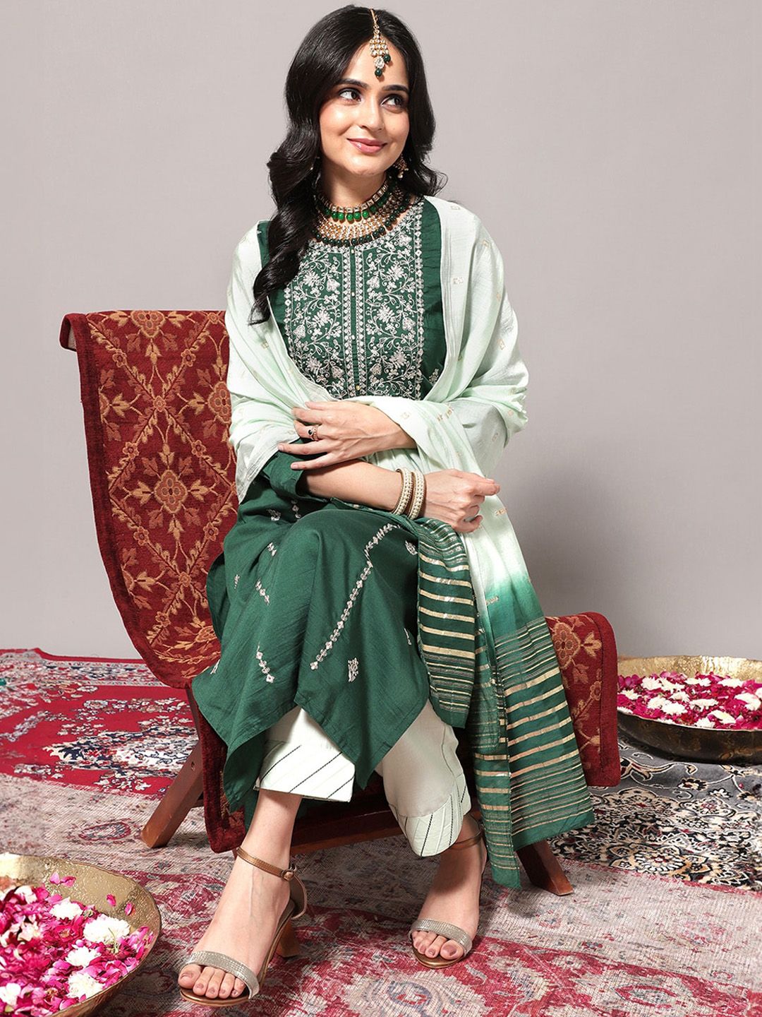 Dhiyona VA Women'sEthnic Motifs Embroidered Thread work Straight Kurta & Trousers With Dupatta