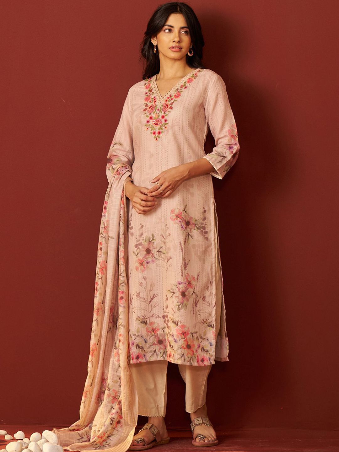 Women Floral Embroidered Linen Kurta with Trousers & Dupatta