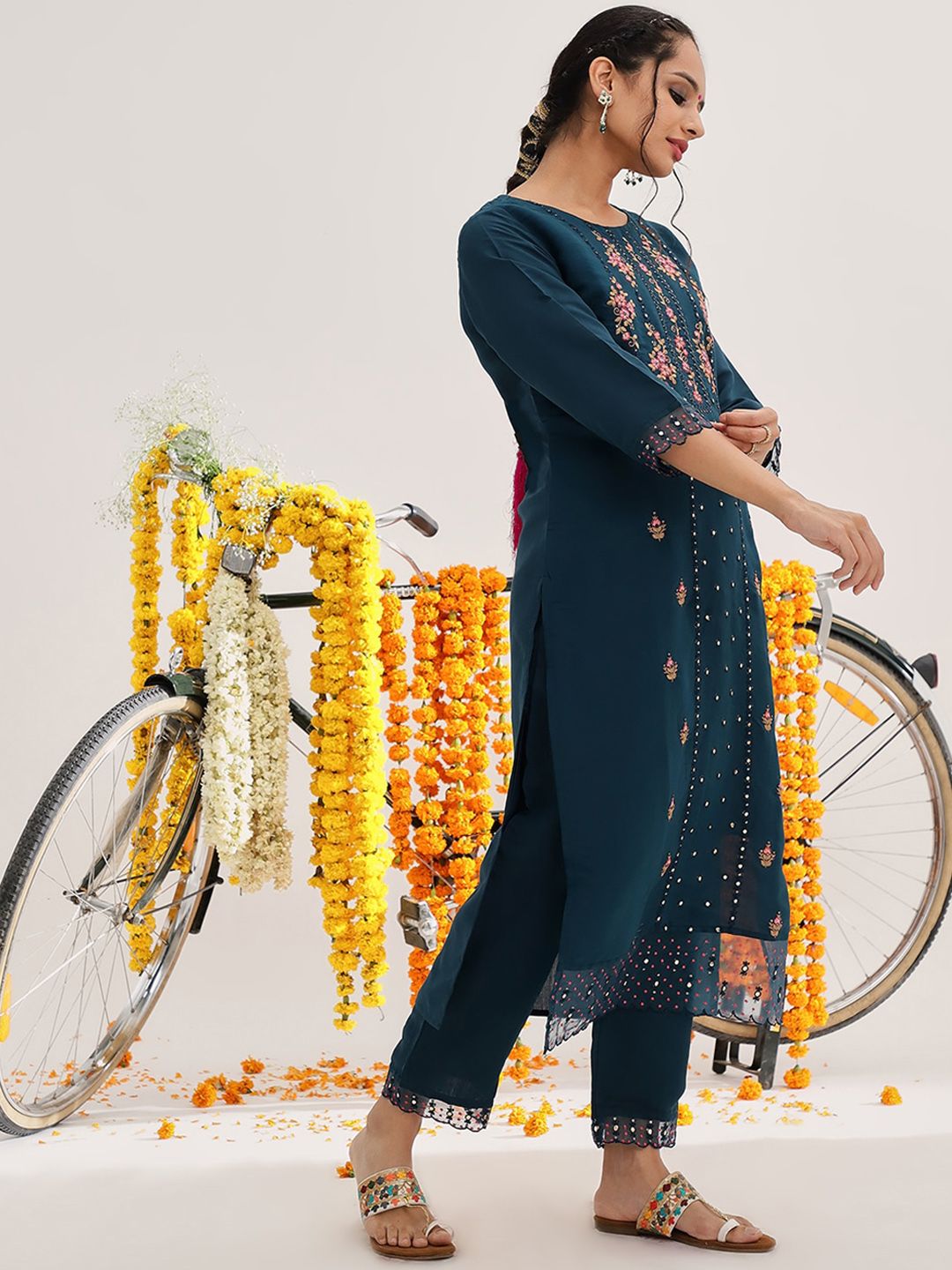 Dhiyona VA Women'sEthnic Motifs Embroidered Thread Work Detail Kurta & Trousers With Dupatta