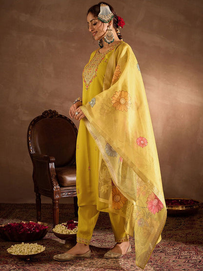 Dhiyona IE Floral Embroidered Thread Work Straight Kurta With Trousers & Dupatta