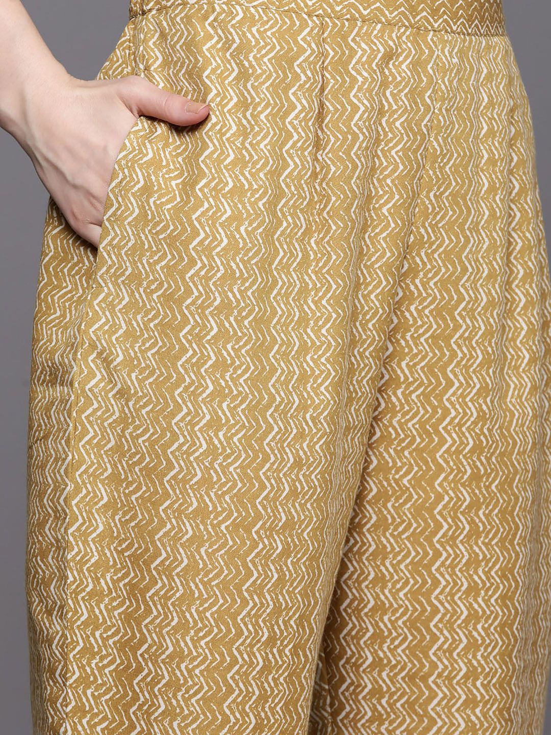 Dhiyona IE Women Ethnic Motifs Printed Regular Thread Work Pure Cotton Kurta with Trousers & With Dupatta