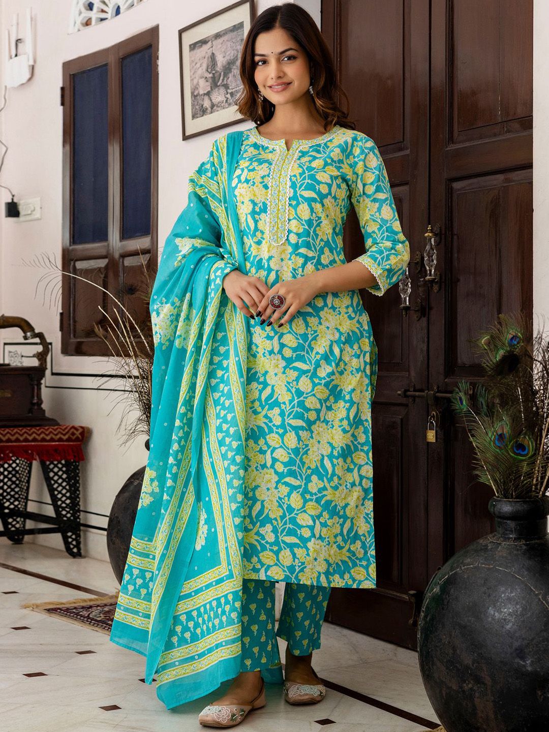 Dhiyona IE Women Floral Printed Regular Pure Cotton Kurta with Trousers & With Dupatta