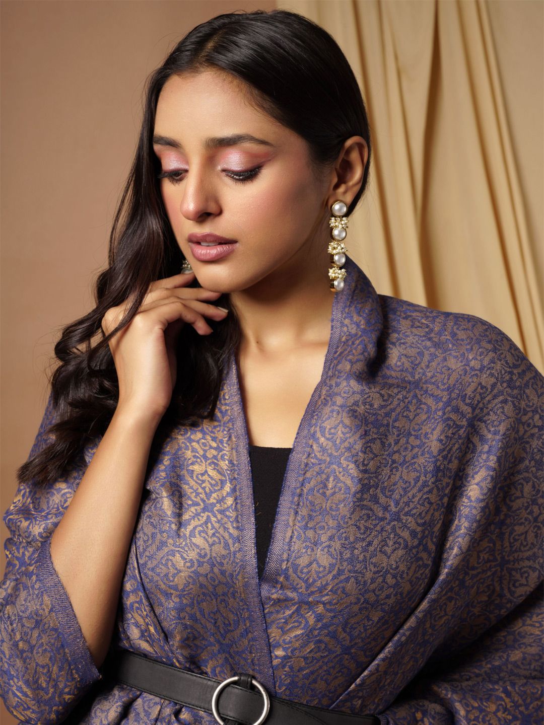 Dhiyona PA Women Blue & Grey Woven Design Fine Cashmere Woolen Shawl