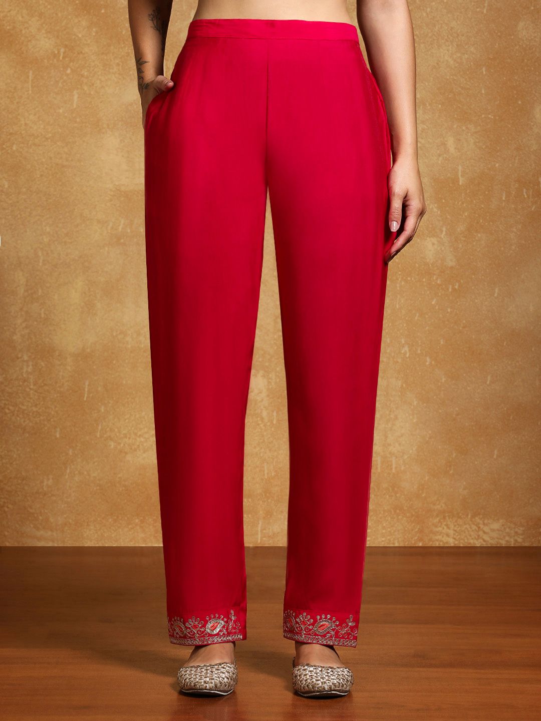 Dhiyona VA Women'sFloral Embroidered Round Neck Straight Kurta With Trousers & Dupatta