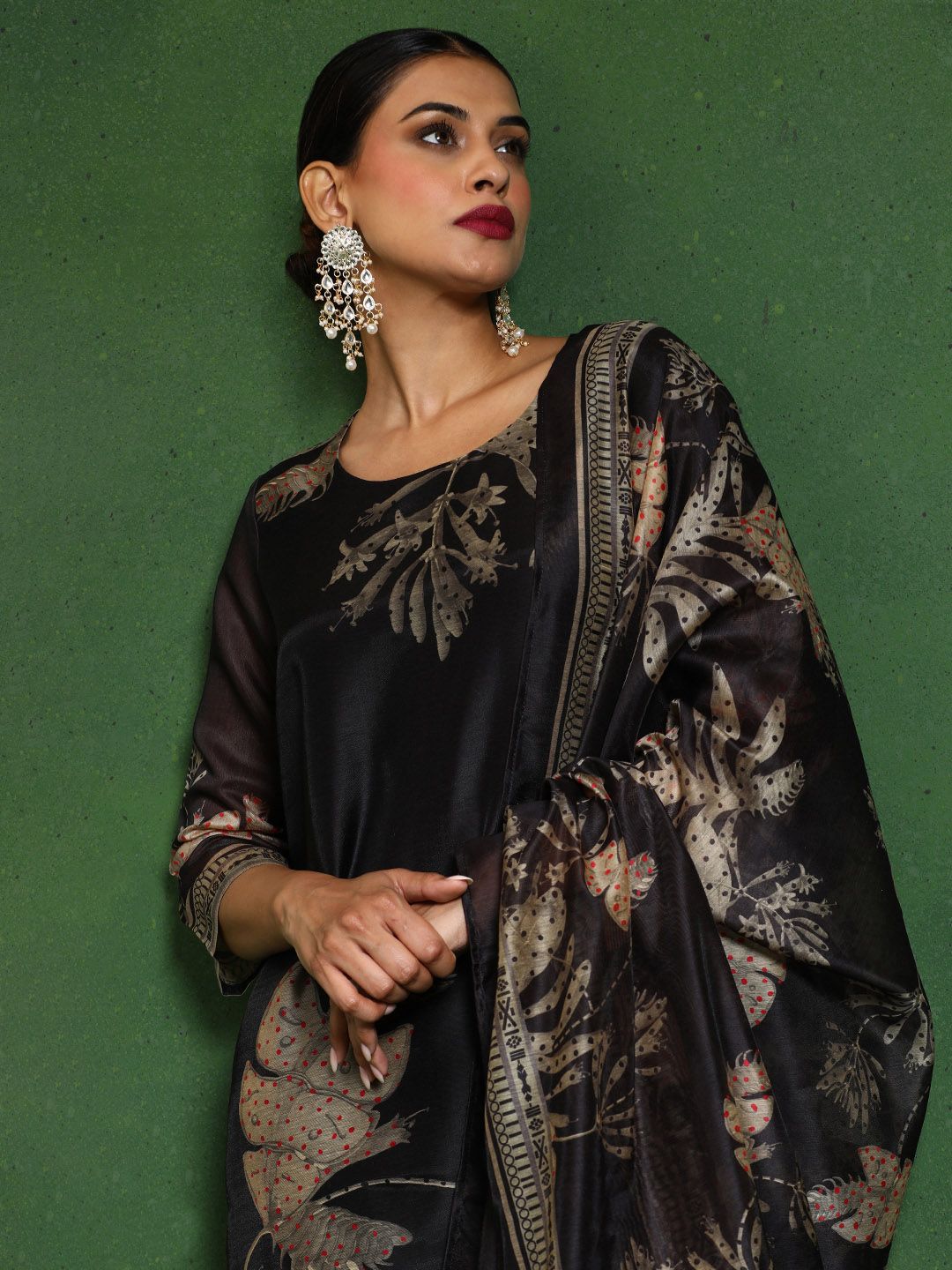 Dhiyona VA Women'sFloral Embroidered Thread Work Chanderi Silk Kurta with Trousers & Dupatta
