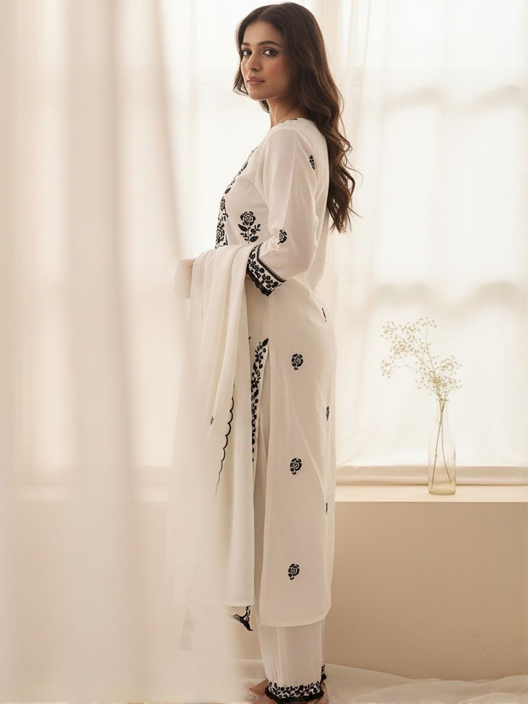 Ethnic Motifs Embroidered Regular Thread Work Kurta With Trousers & Dupatta