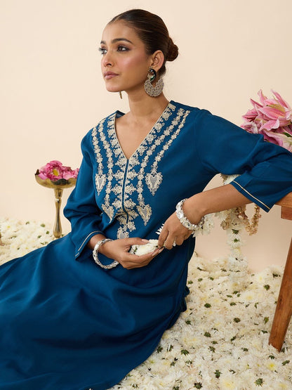 Women Ethnic Motifs Embroidered Regular Thread Work Kurta with Trousers