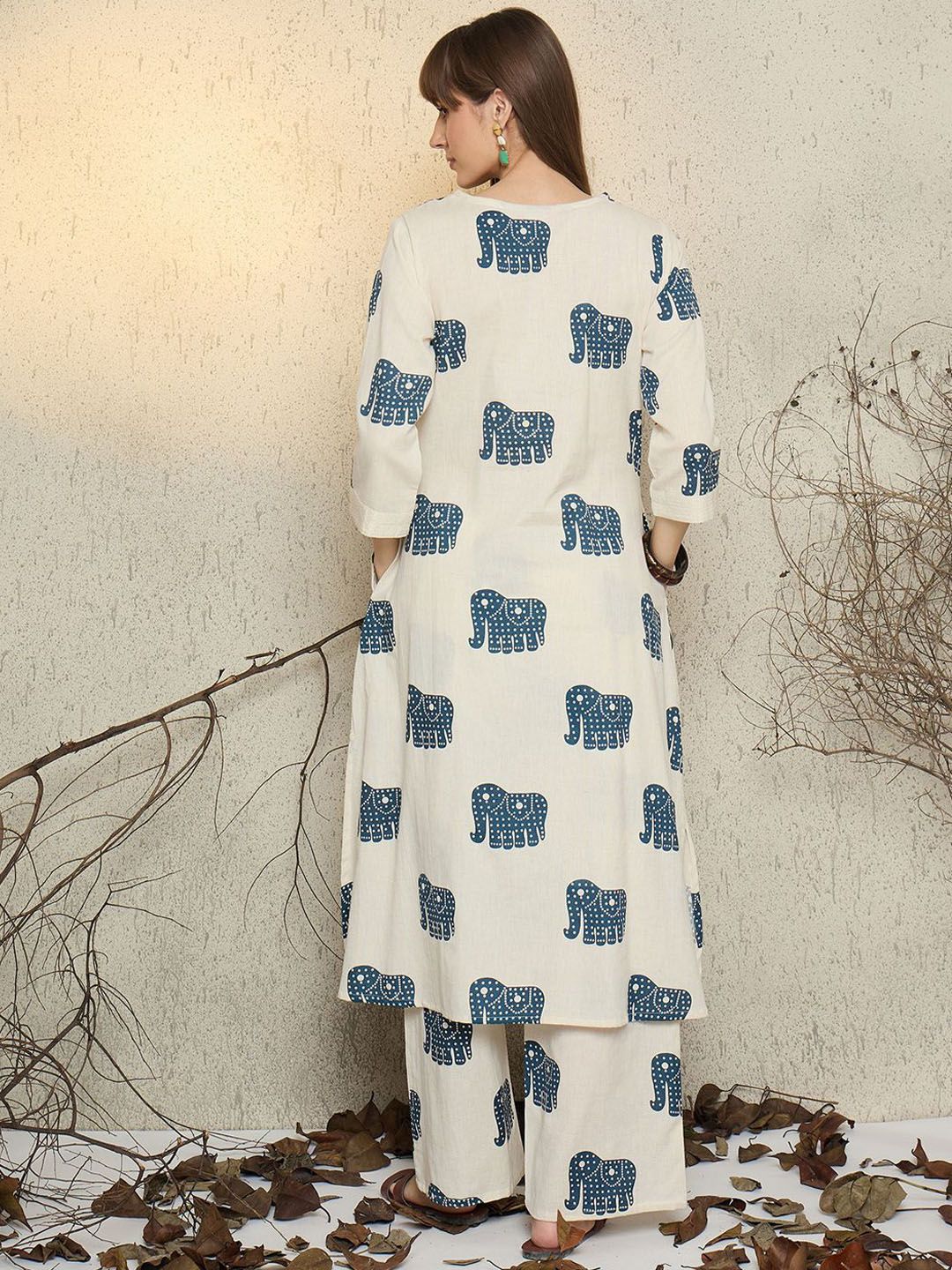 Dhiyona IE Women Printed V-Neck Top and Trousers Co-Ords