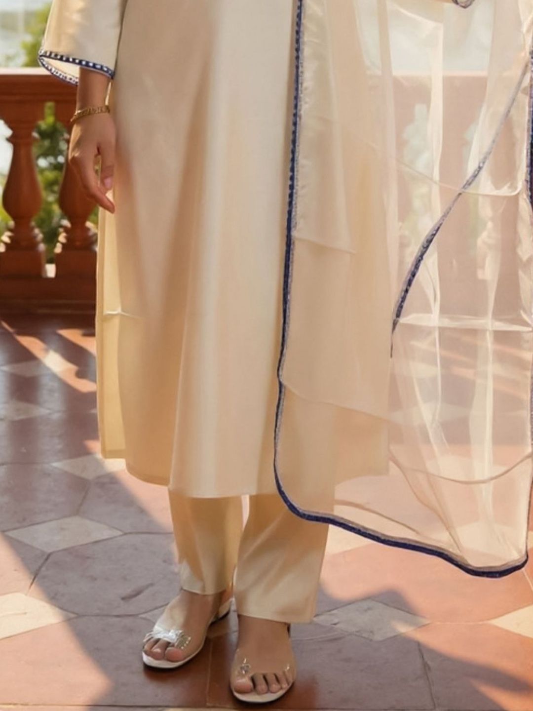 Women Embroidered Regular Thread Work Liva Kurta with Trousers & Dupatta