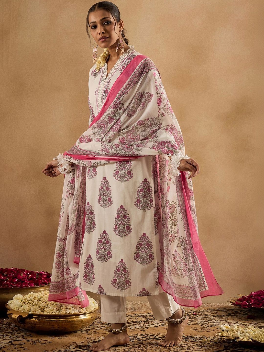 Women Floral Printed Regular Pure Cotton Kurta with Trousers & With Dupatta