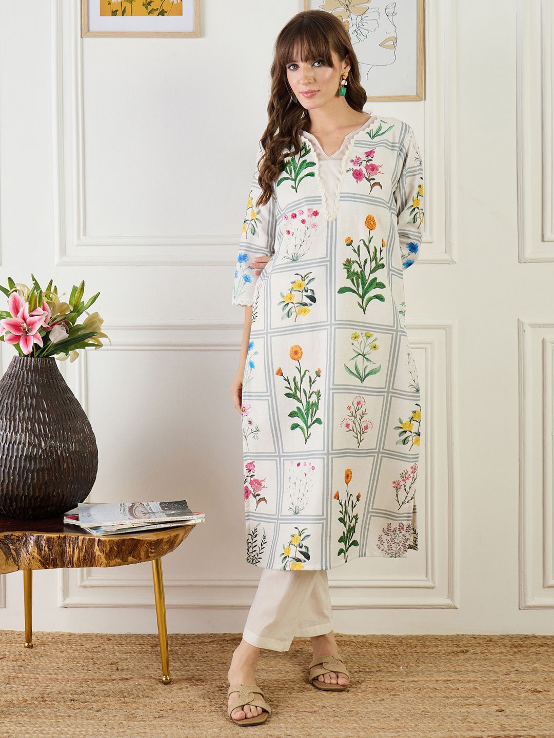 Women Floral Printed Linen Kurta with Trousers