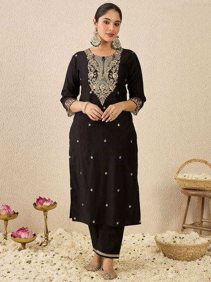 Ethnic Motifs Embroidered Thread Work Liva Straight Kurta With Trousers & Dupatta
