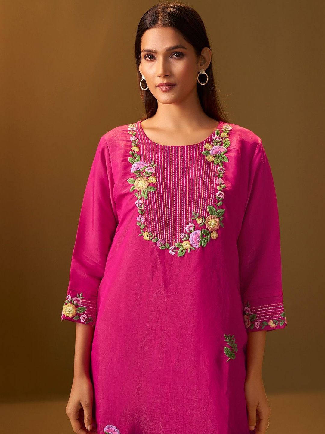 Women Floral Embroidered Thread Work Kurta With Trousers & With Dupatta