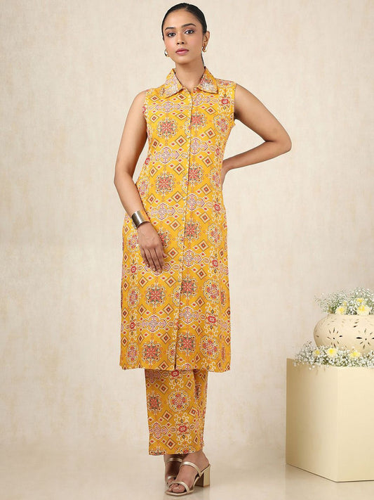Dhiyona SO Women's Ethnic Motifs Printed High Slit Shirt Collar Sequinned Straight Kurta With Trousers