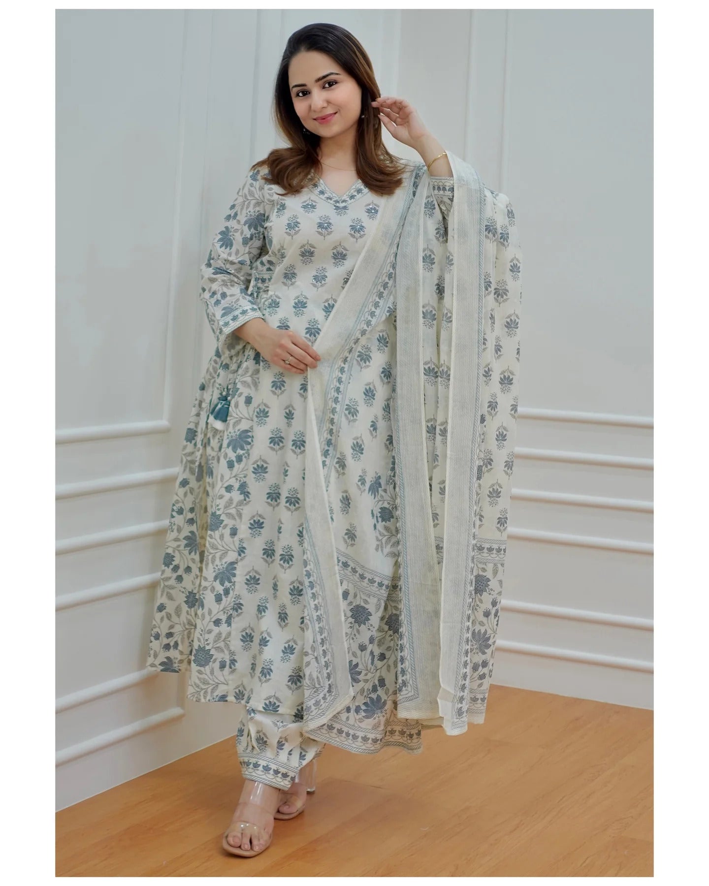 Women White Printed Viscose Rayon Kurta And Pant Set