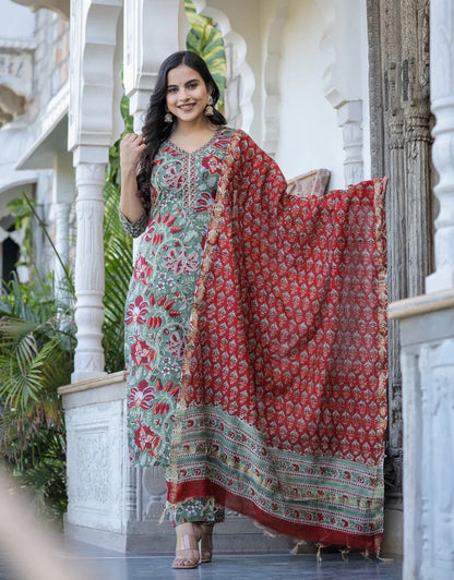 Women Multicolor Printed Viscose Rayon Kurta, Pant And Dupatta Set
