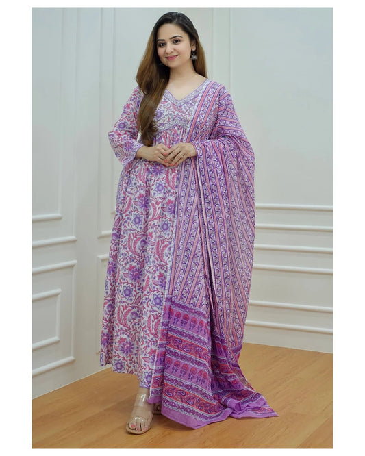 Women White Printed Viscose Rayon Kurta And Pant Set