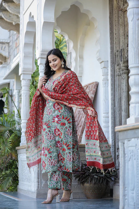 Women Multicolor Printed Viscose Rayon Kurta, Pant And Dupatta Set