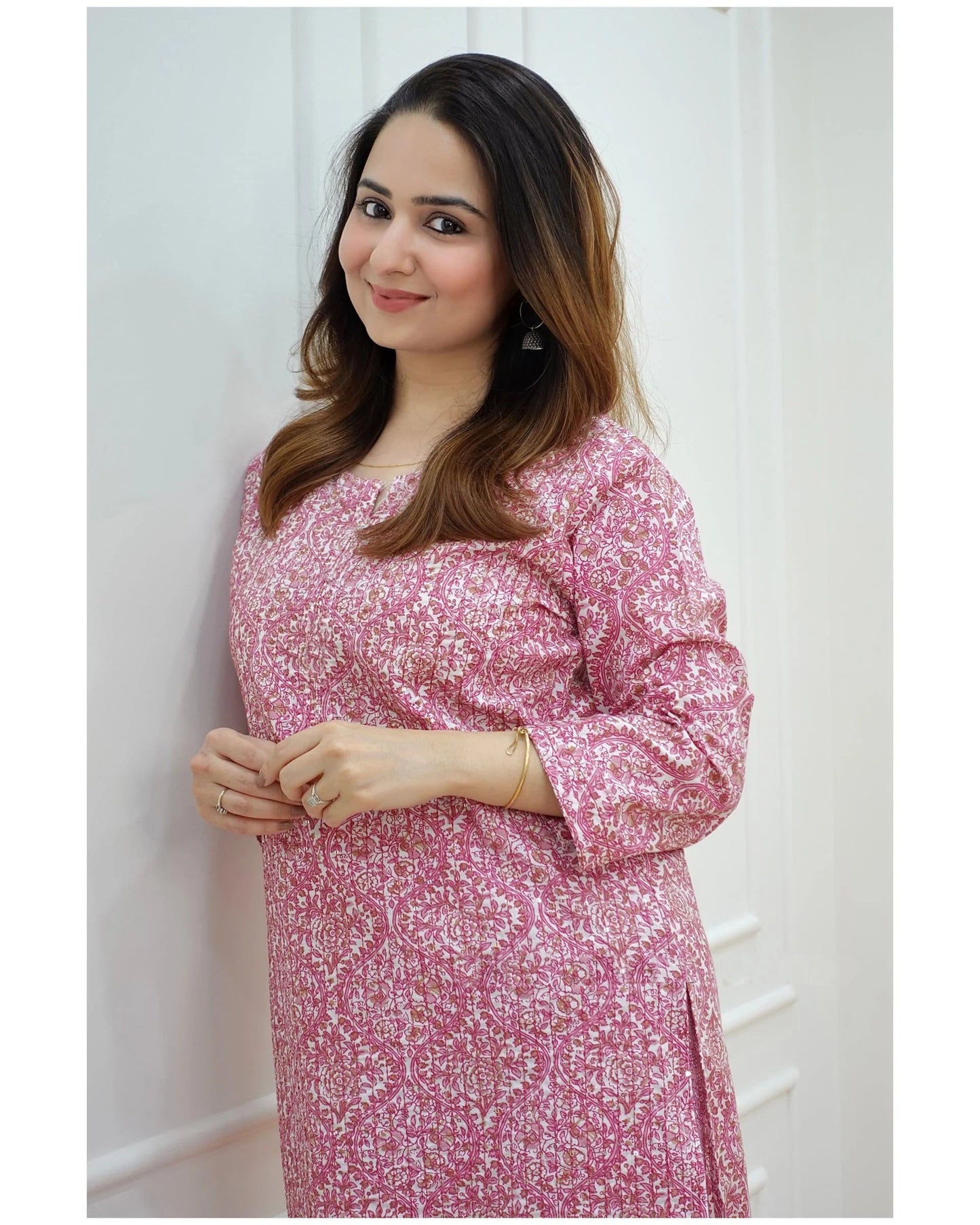 Women Pink Printed Viscose Rayon Kurta And Pant Set