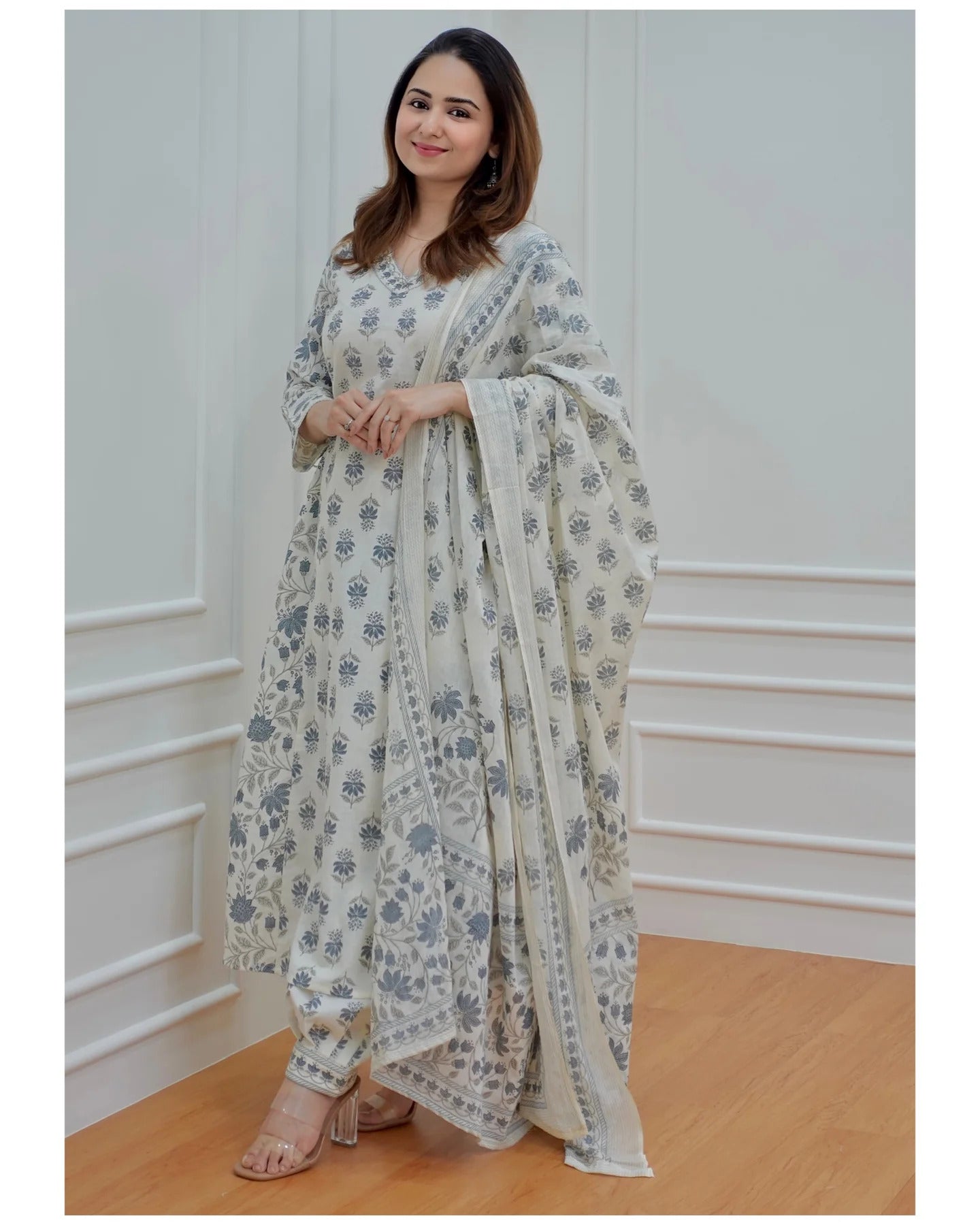Women White Printed Viscose Rayon Kurta And Pant Set