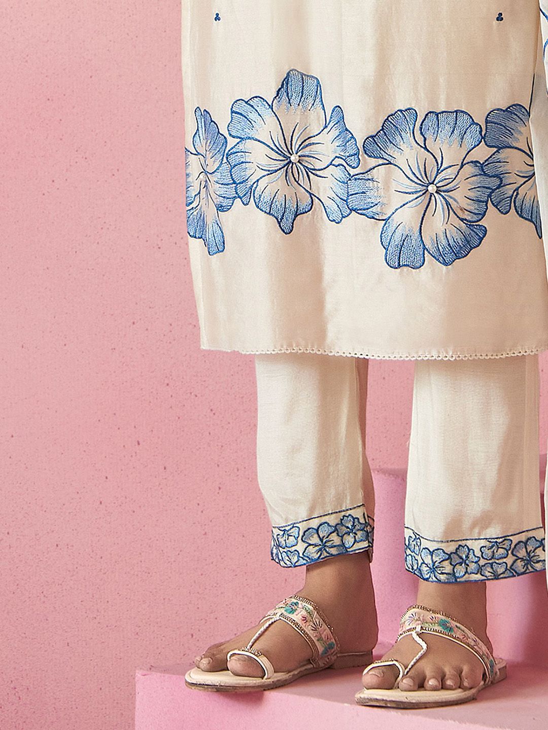 Floral Embroidered Thread Work Straight Kurta With Trousers & Dupatta