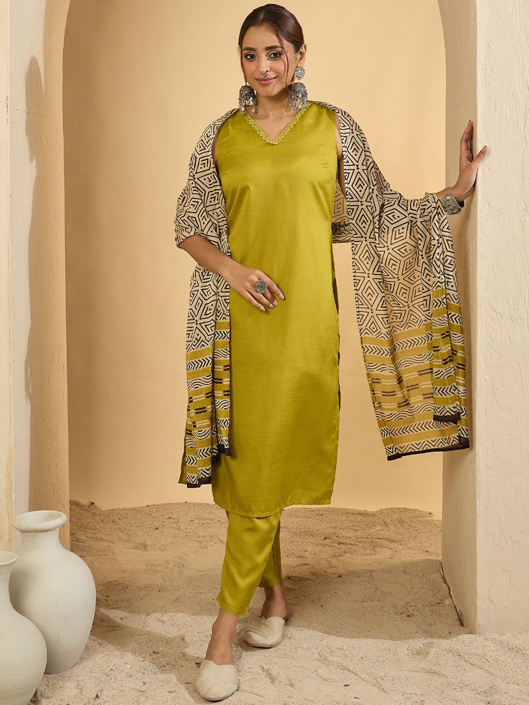 Sleeveless V-Neck Straight Kurta With Trousers & Dupatta