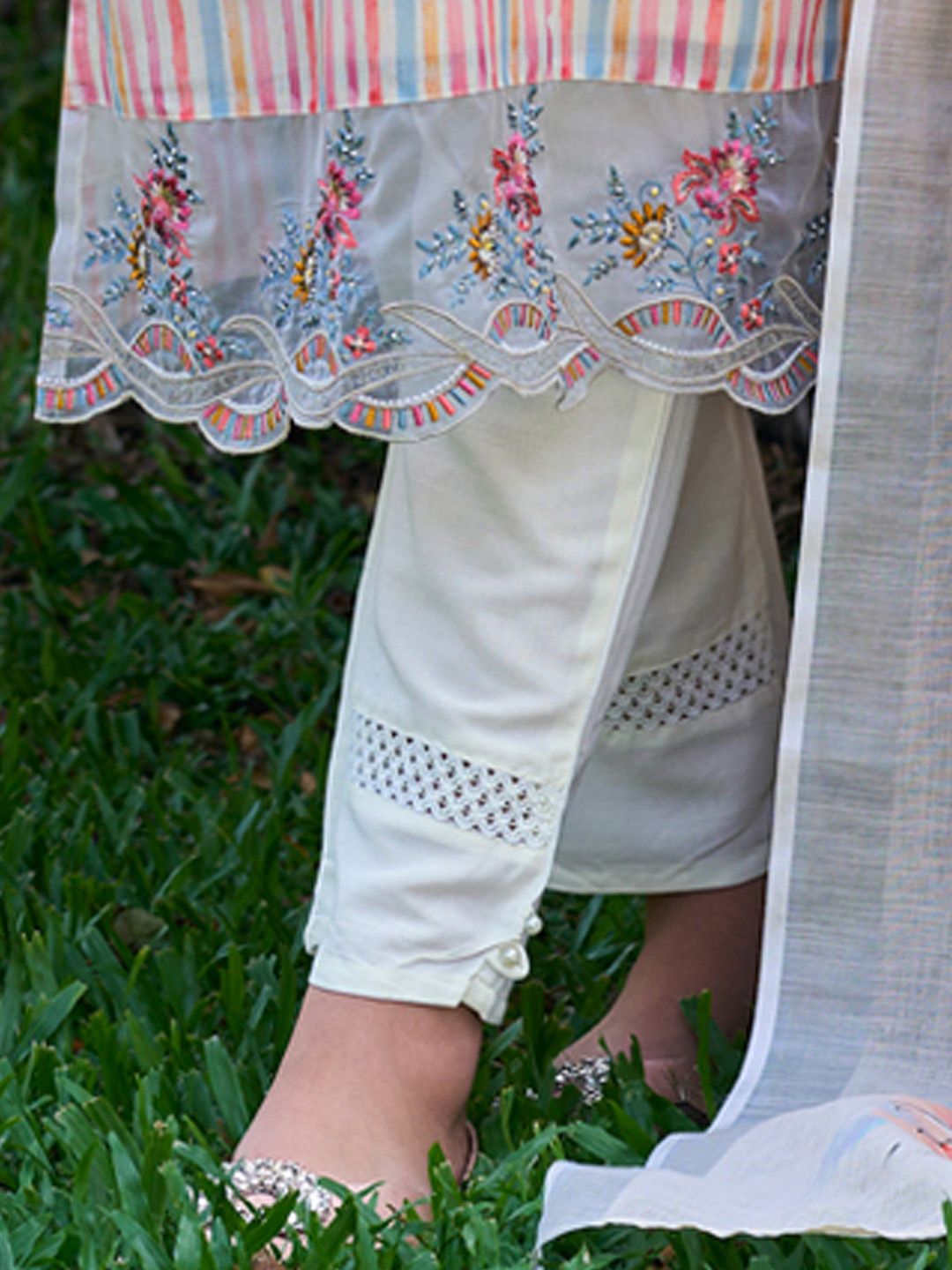 Dhiyona IE White Striped Thread Work Pure Cotton Kurta with Trousers & Dupatta