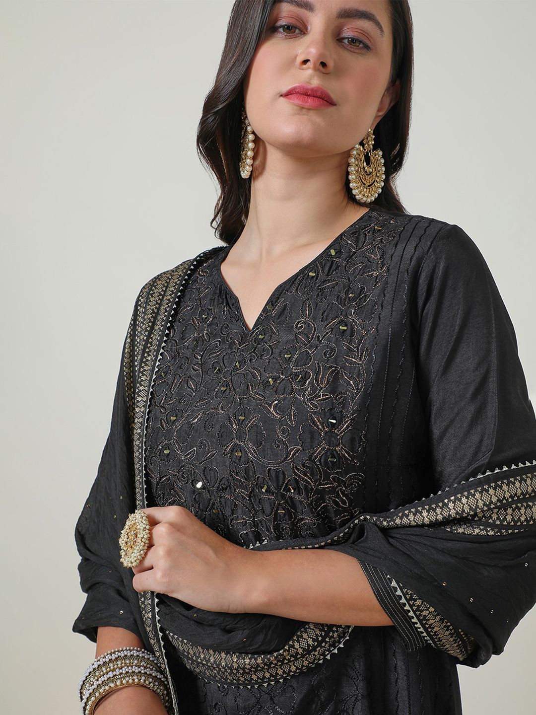Dhiyona SO Women's Embroidered Suit Set With Mirror Work