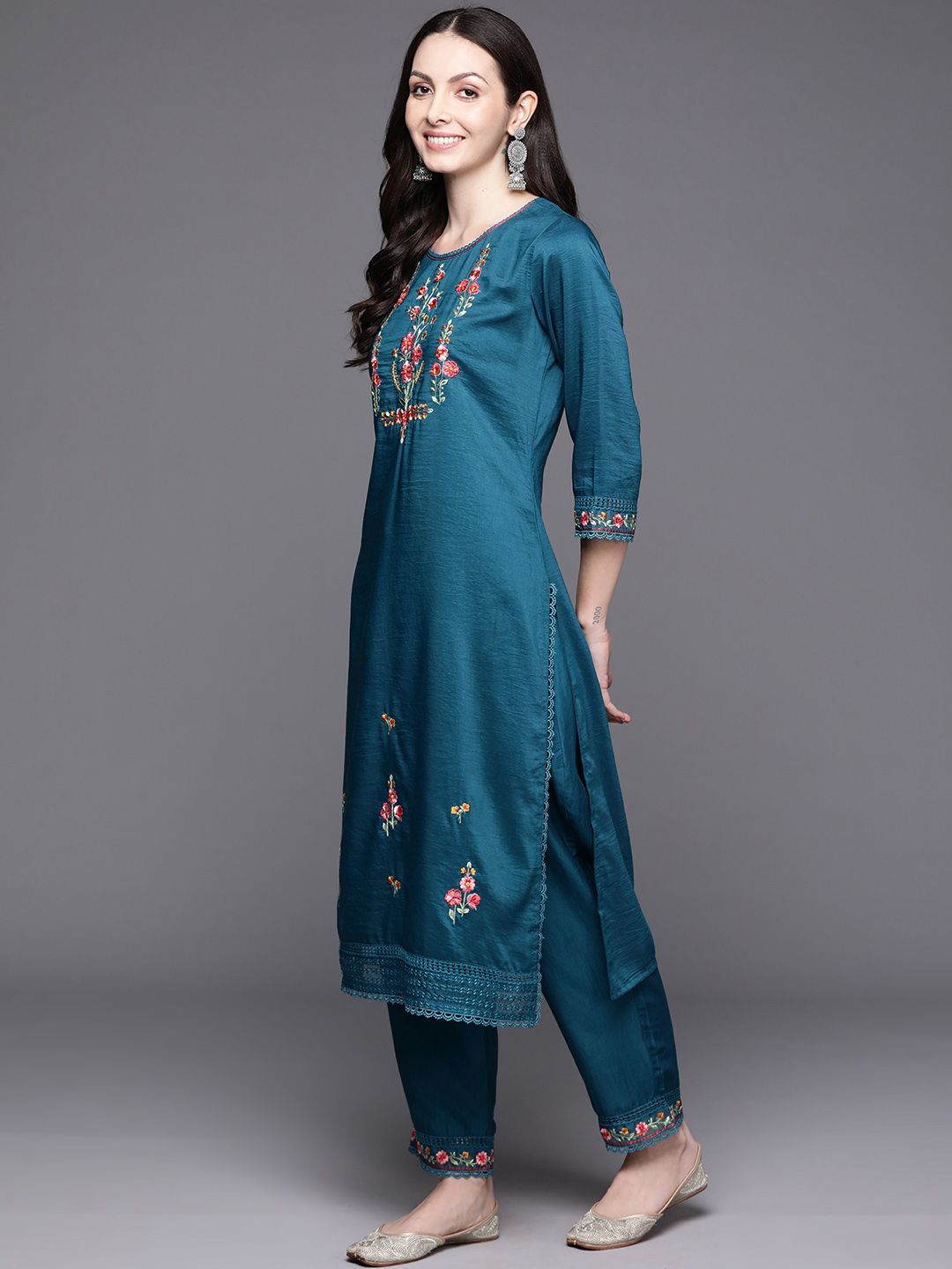 Women Floral Embroidered Regular Thread Work Kurta with Trousers & With Dupatta