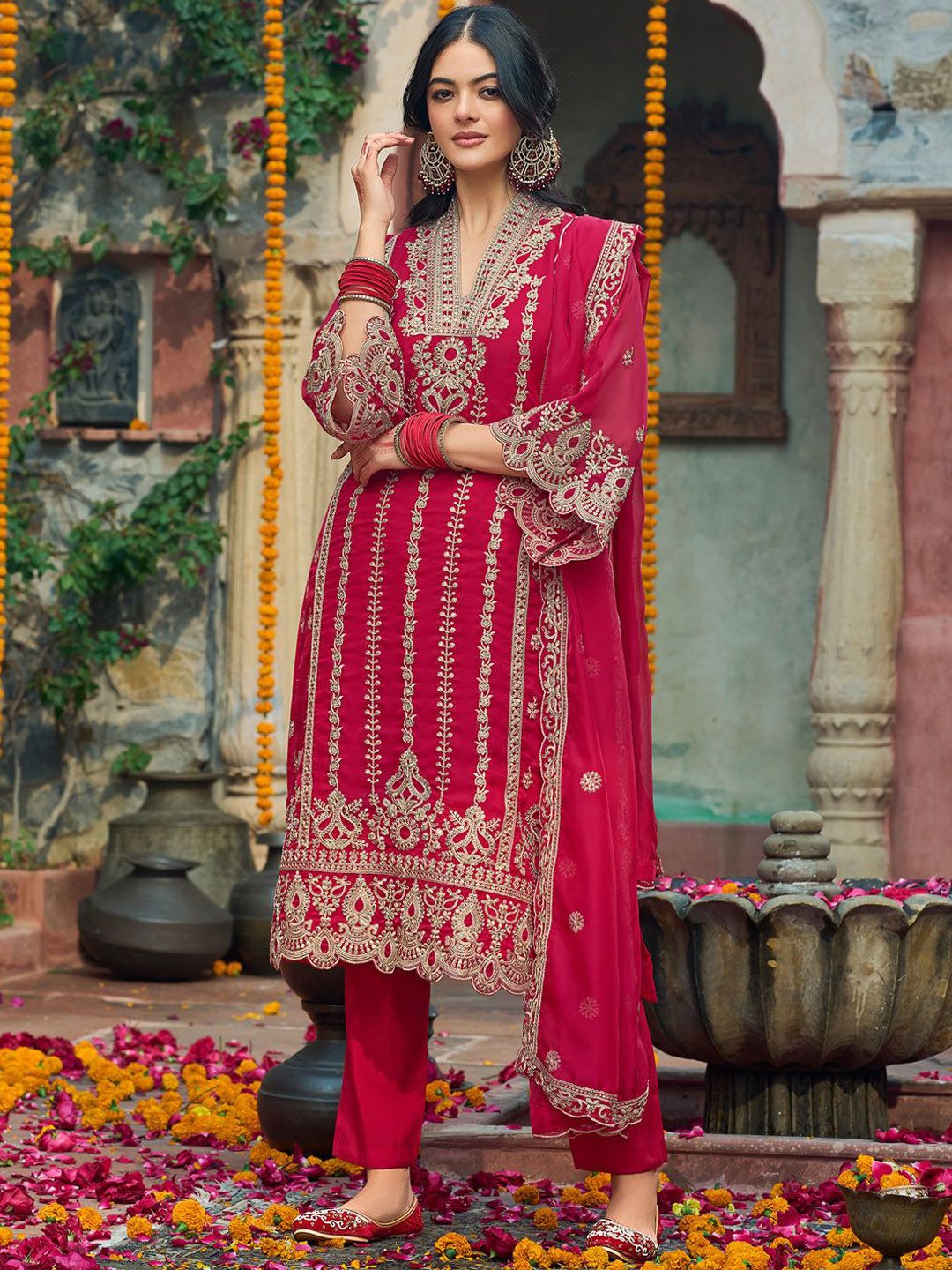 Ethnic Motifs Embroidered V-Neck Zari Organza Kurta With Trousers And Dupatta