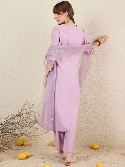 Women Floral Embroidered Regular Thread Work Kurta with Trousers & Dupatta