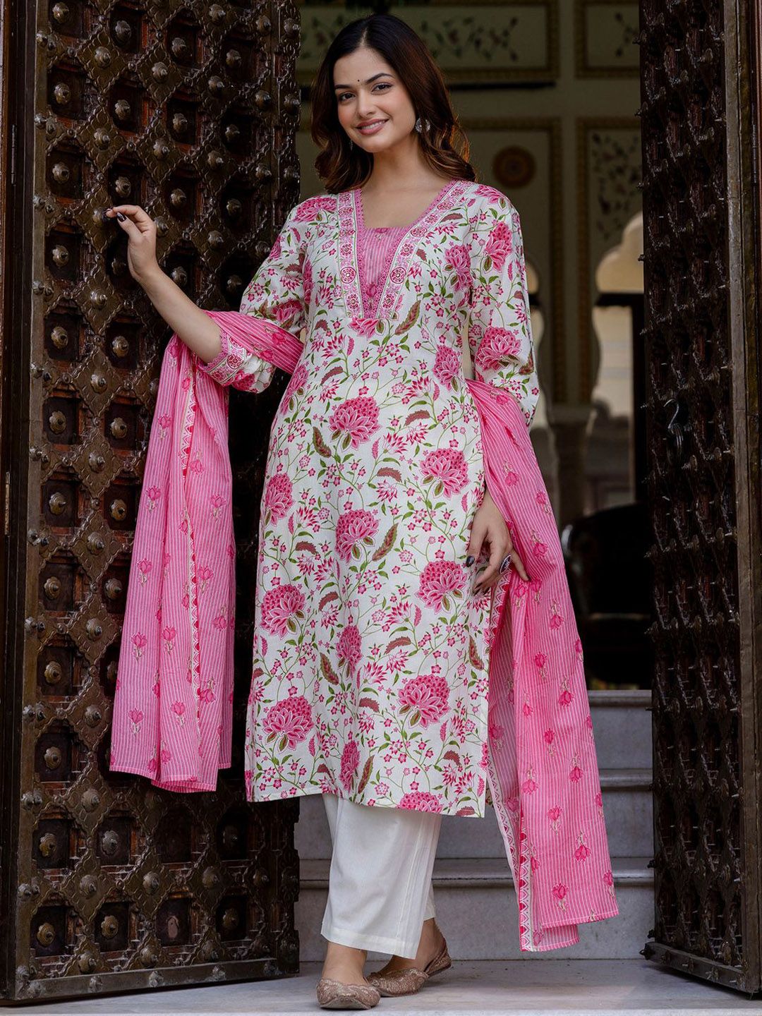 Floral Printed Square Neck Pure Cotton Straight Kurta With Trousers & Dupatta