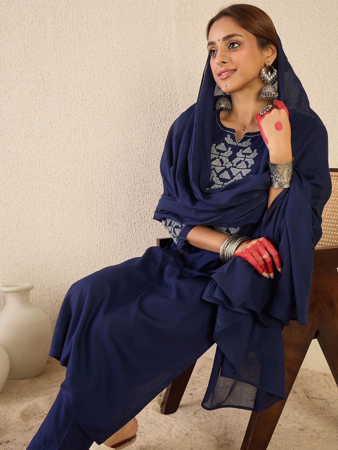 Women Embroidered Regular Thread Work Kurta with Trousers & With Dupatta